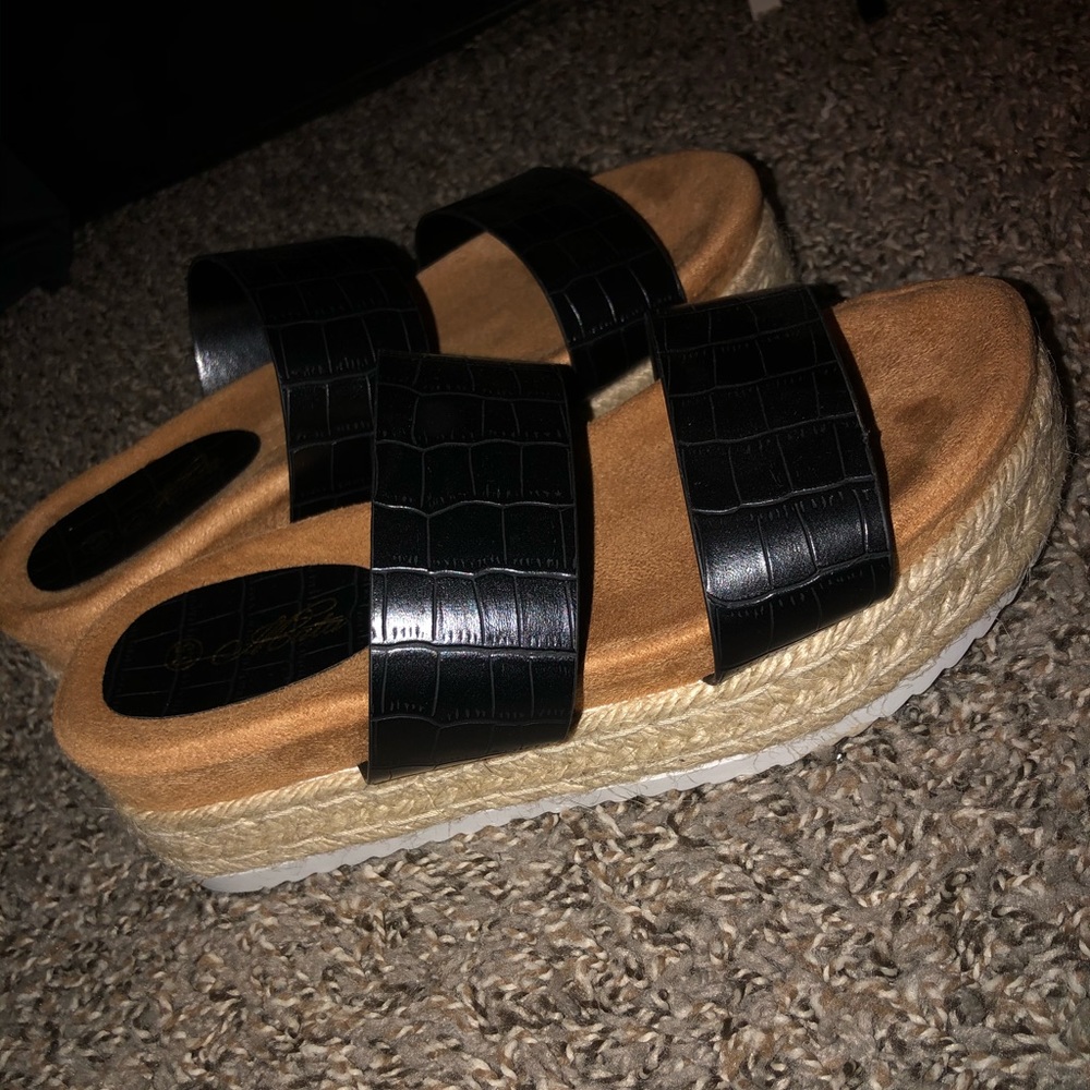 Platform sandals